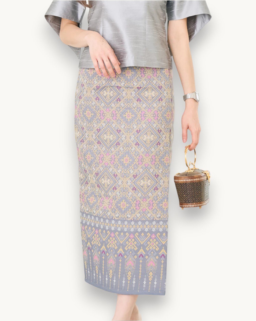 The Sirivann Silver Silk Ensemble (Prae Thip Edition) - Image 3