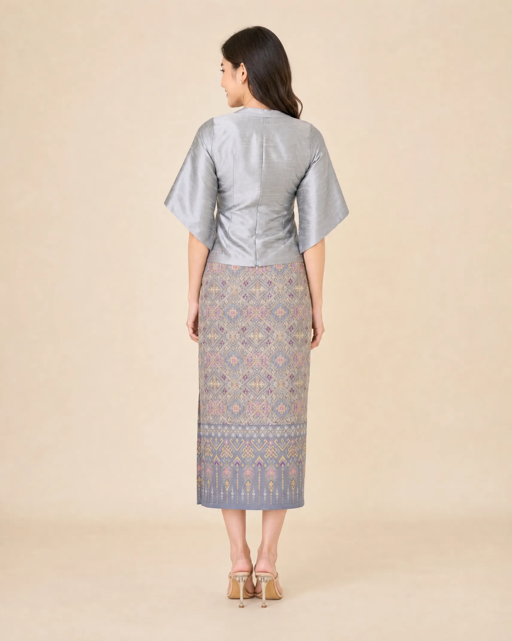 The Sirivann Silver Silk Ensemble - Image 4
