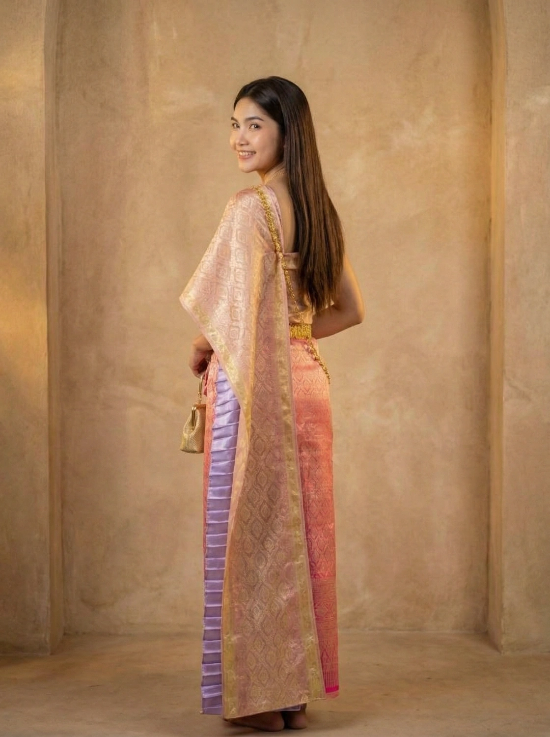 The Malai Thai Silk Set (Royal Collection) - Image 4