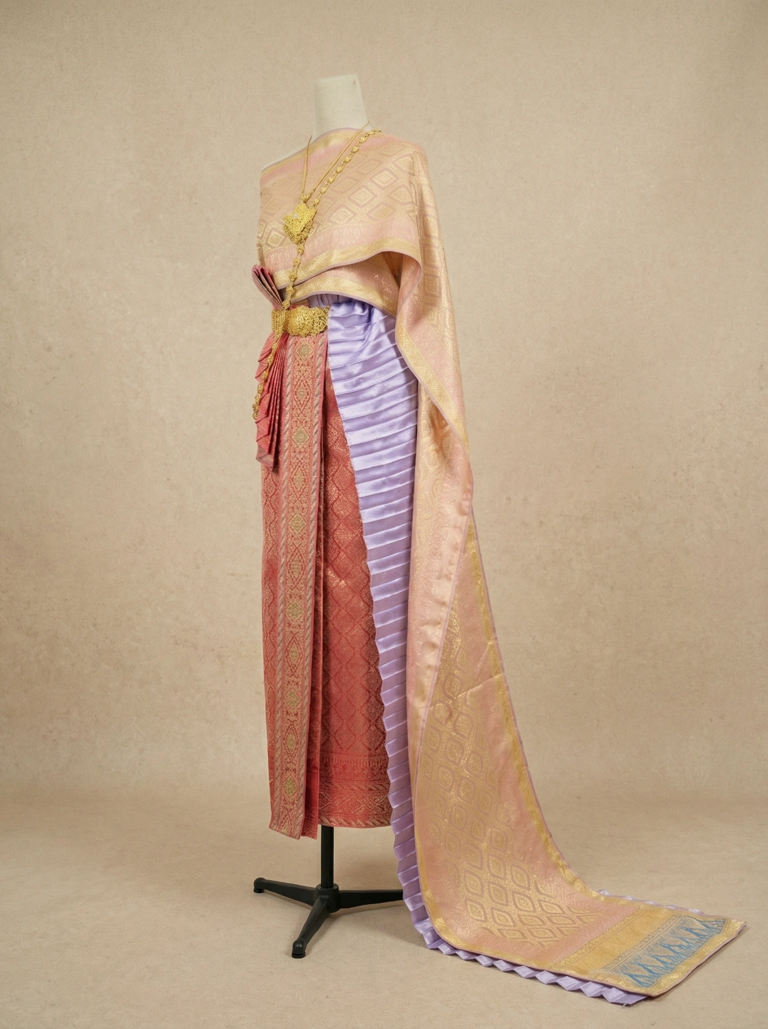The Malai Thai Silk Set (Royal Collection) - Image 3