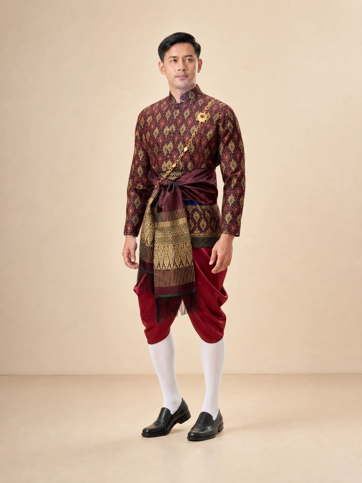 The Napat Thai Chong Kraben Set (Khun Dech)