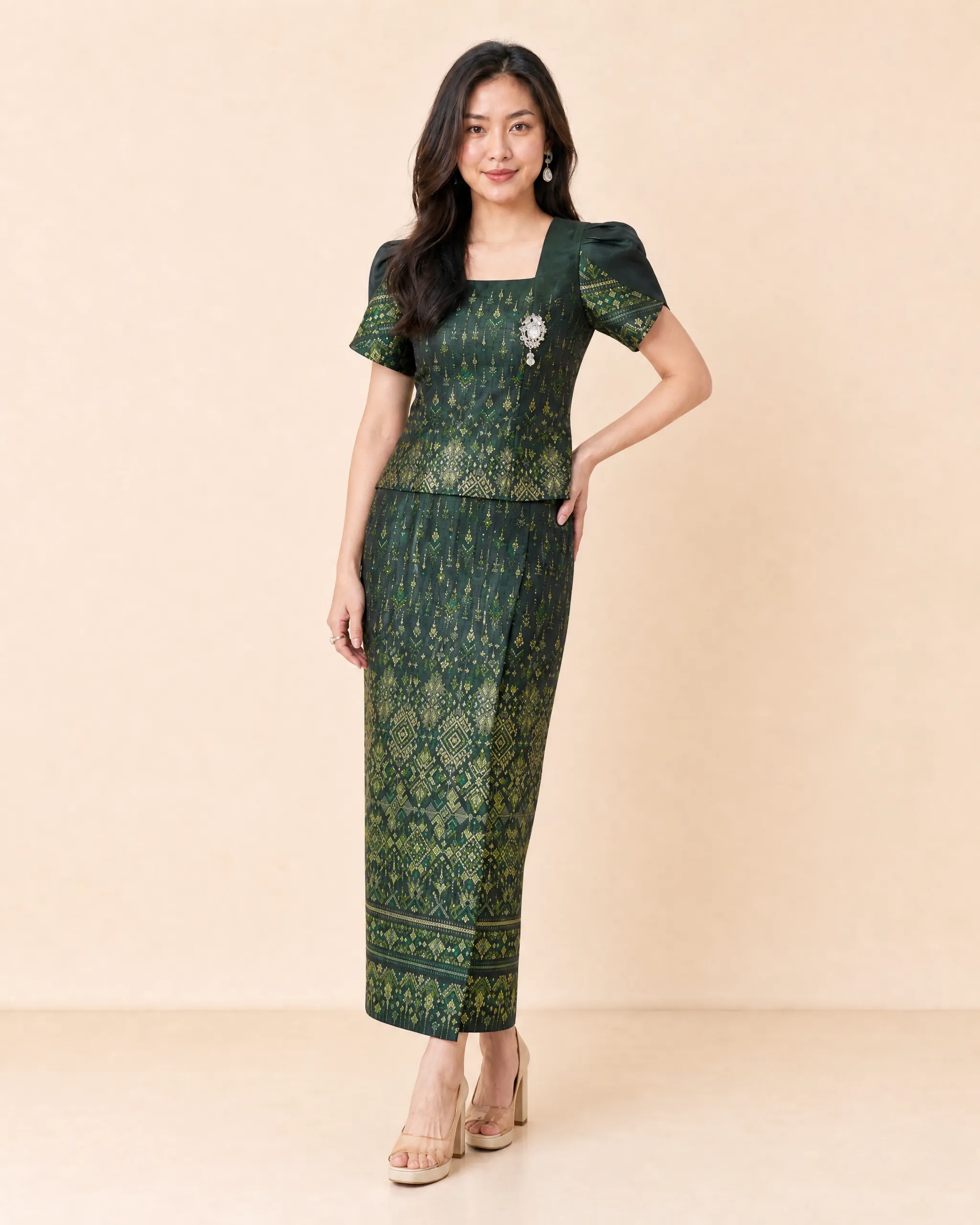 The Mali Thai Prae Wa Silk Set (Emerald) - Image 3