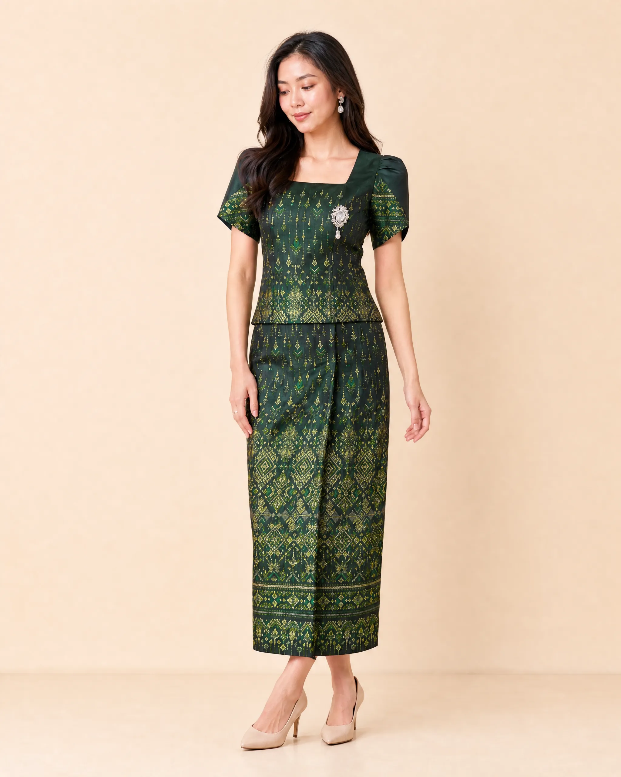 The Mali Thai Prae Wa Silk Set (Emerald)