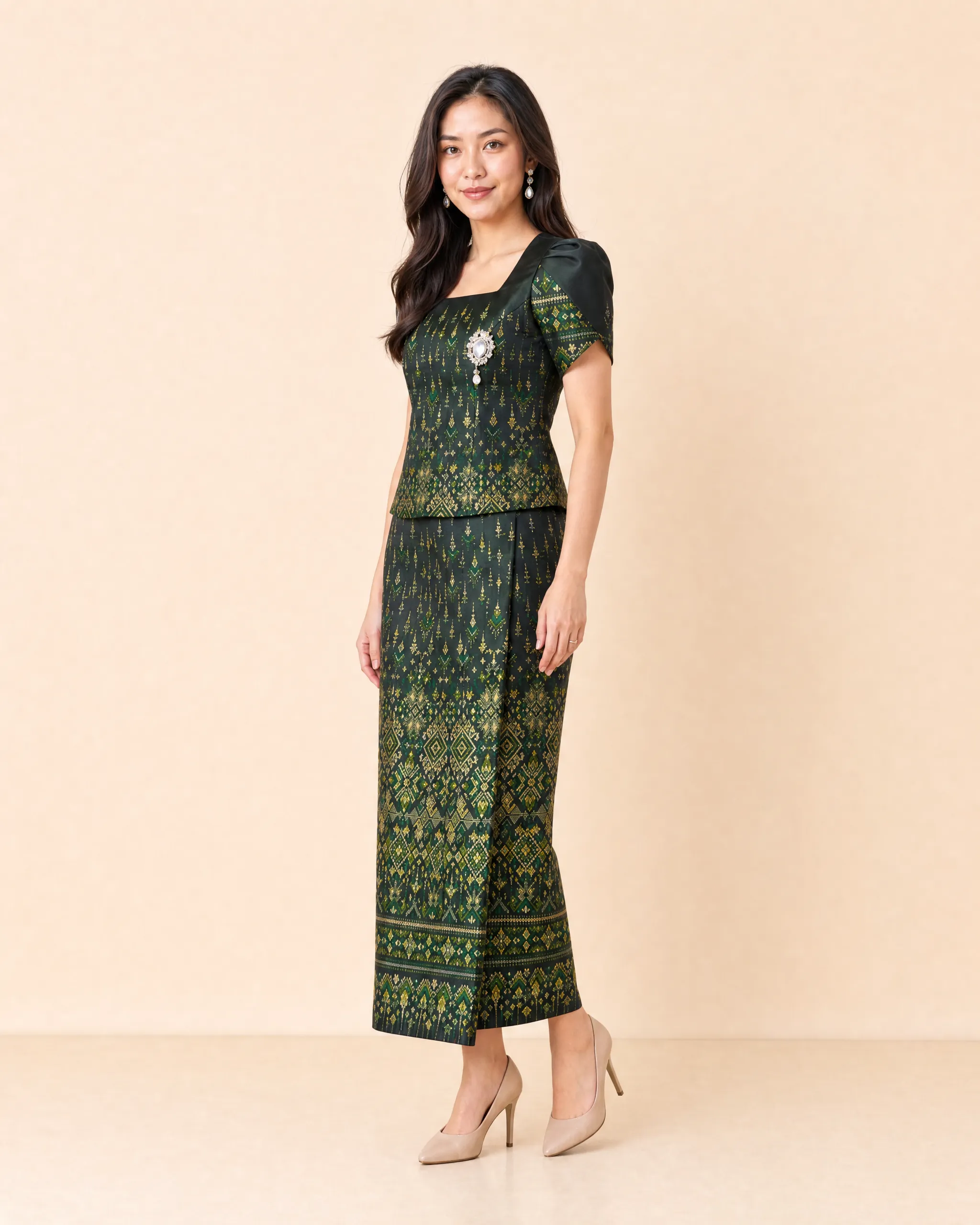The Mali Thai Prae Wa Silk Set (Emerald) - Image 2