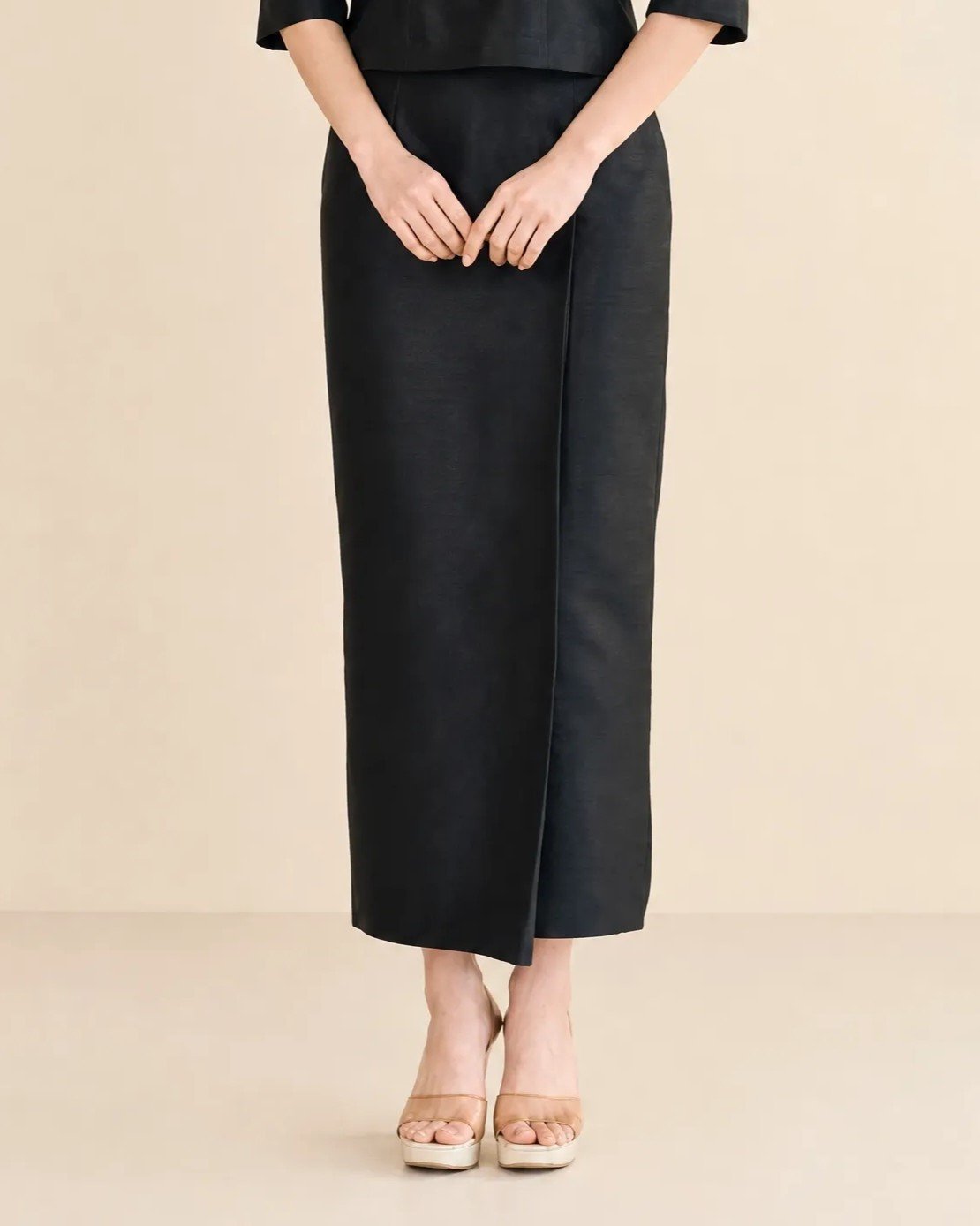 The Kanya Tonal Prae Wa Pha Sin (Onyx Black)