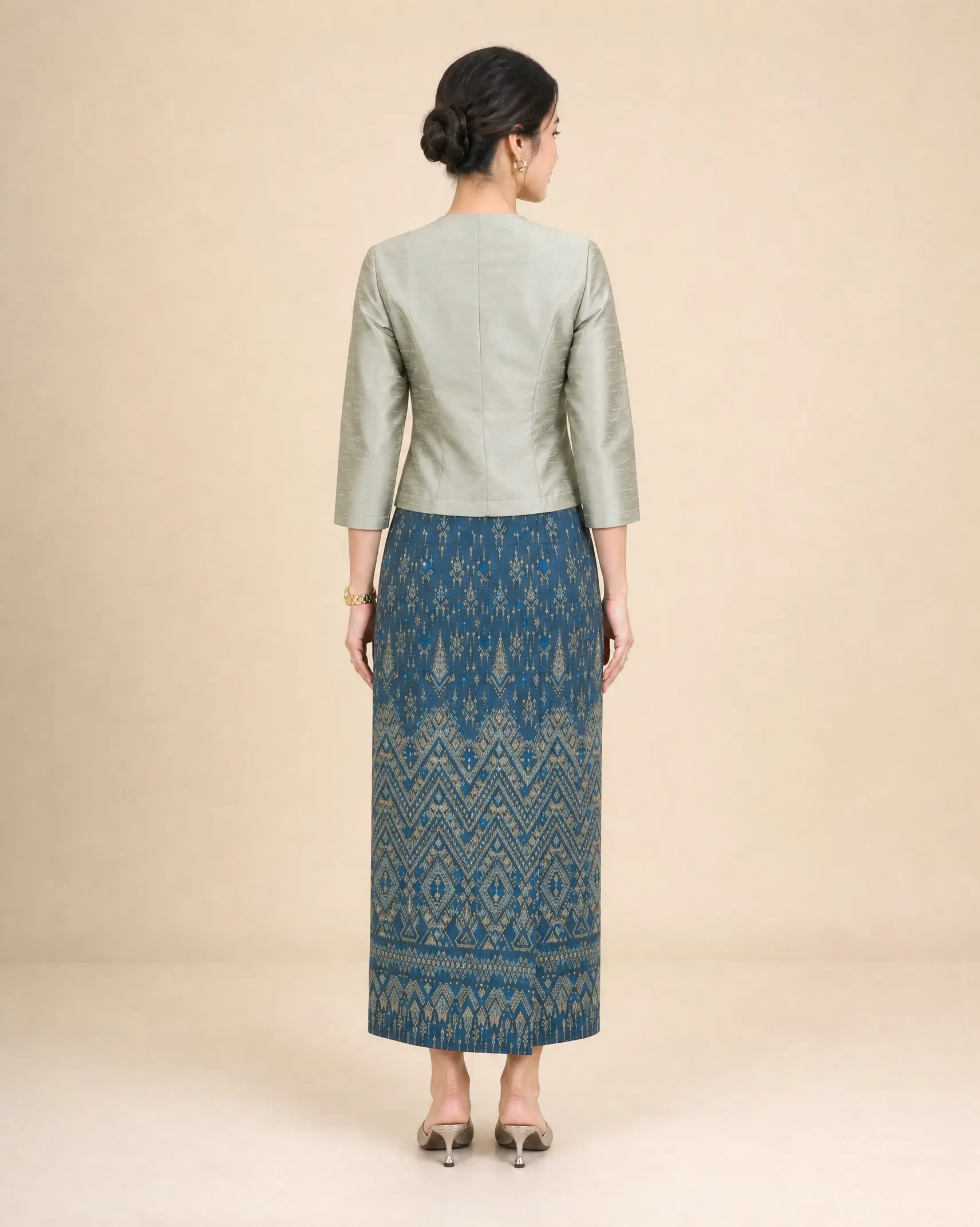The Duangjai Thai Silk Ruean Ton Set - Image 6