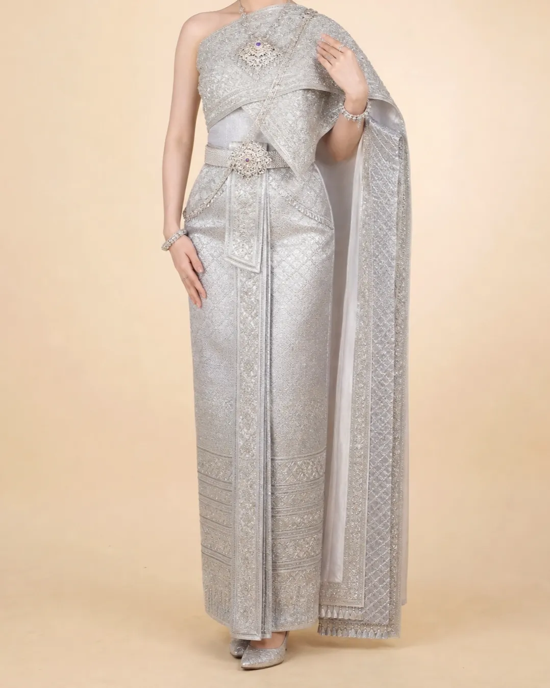 Chakkraphat style Chut Thai: the most elaborate style with dual draped sabai and rich detailing