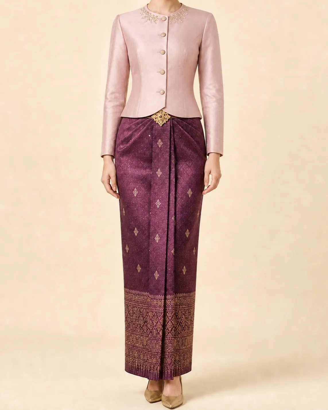 Chit Lada style Chut Thai: a round-necked blouse with five buttons and a fitted bodice