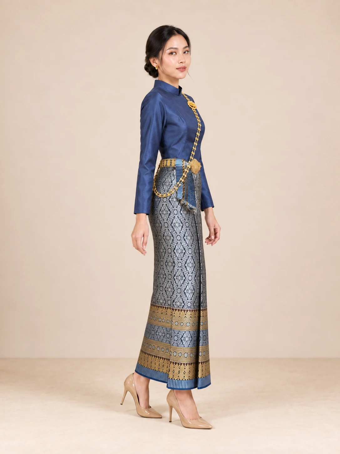 The Narisara Thai Boromphiman Blouse & Pha Sin Set - Image 2