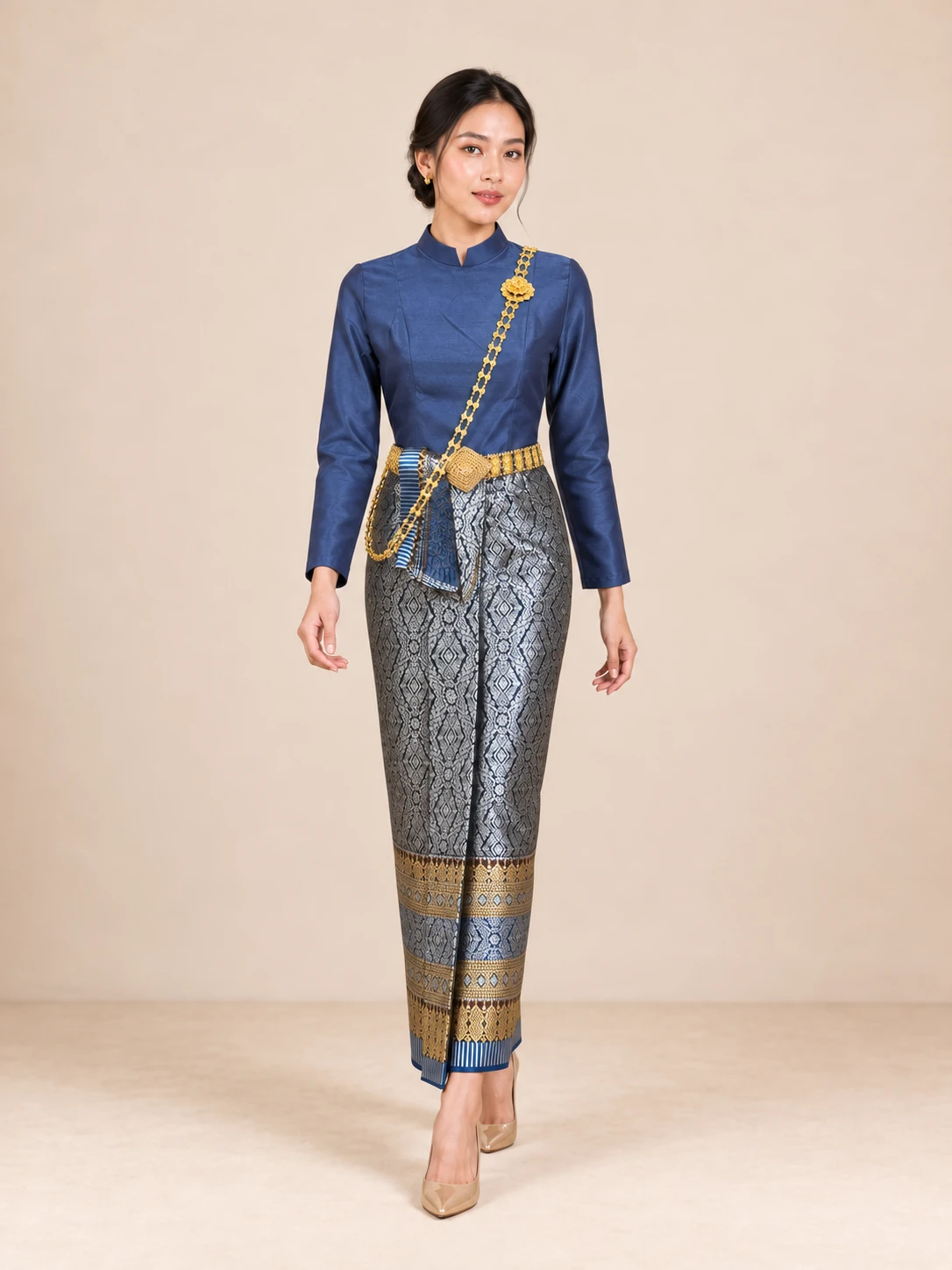 The Narisara Thai Boromphiman Blouse & Pha Sin Set - Image 5