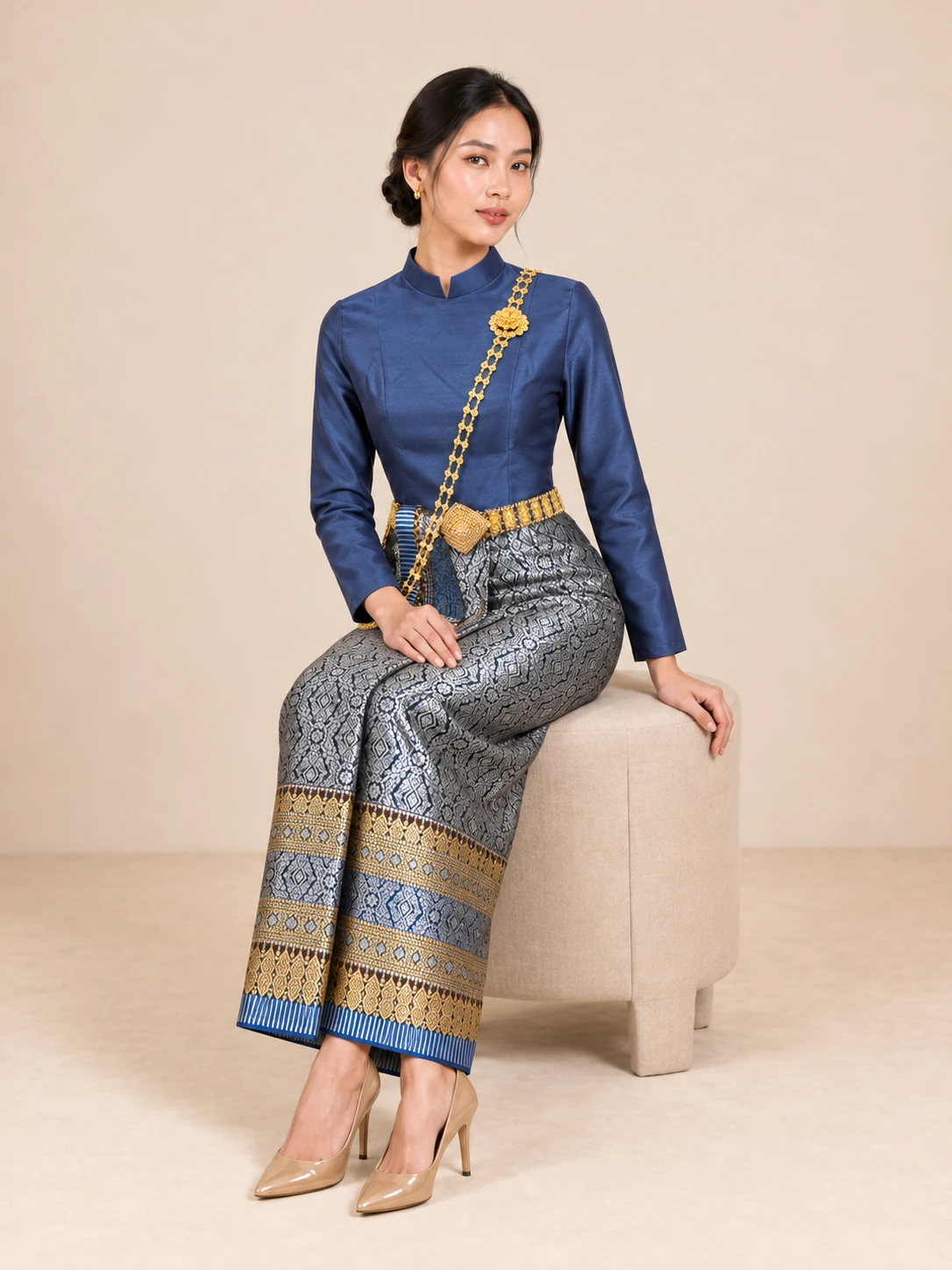 The Narisara Thai Boromphiman Blouse & Pha Sin Set - Image 6