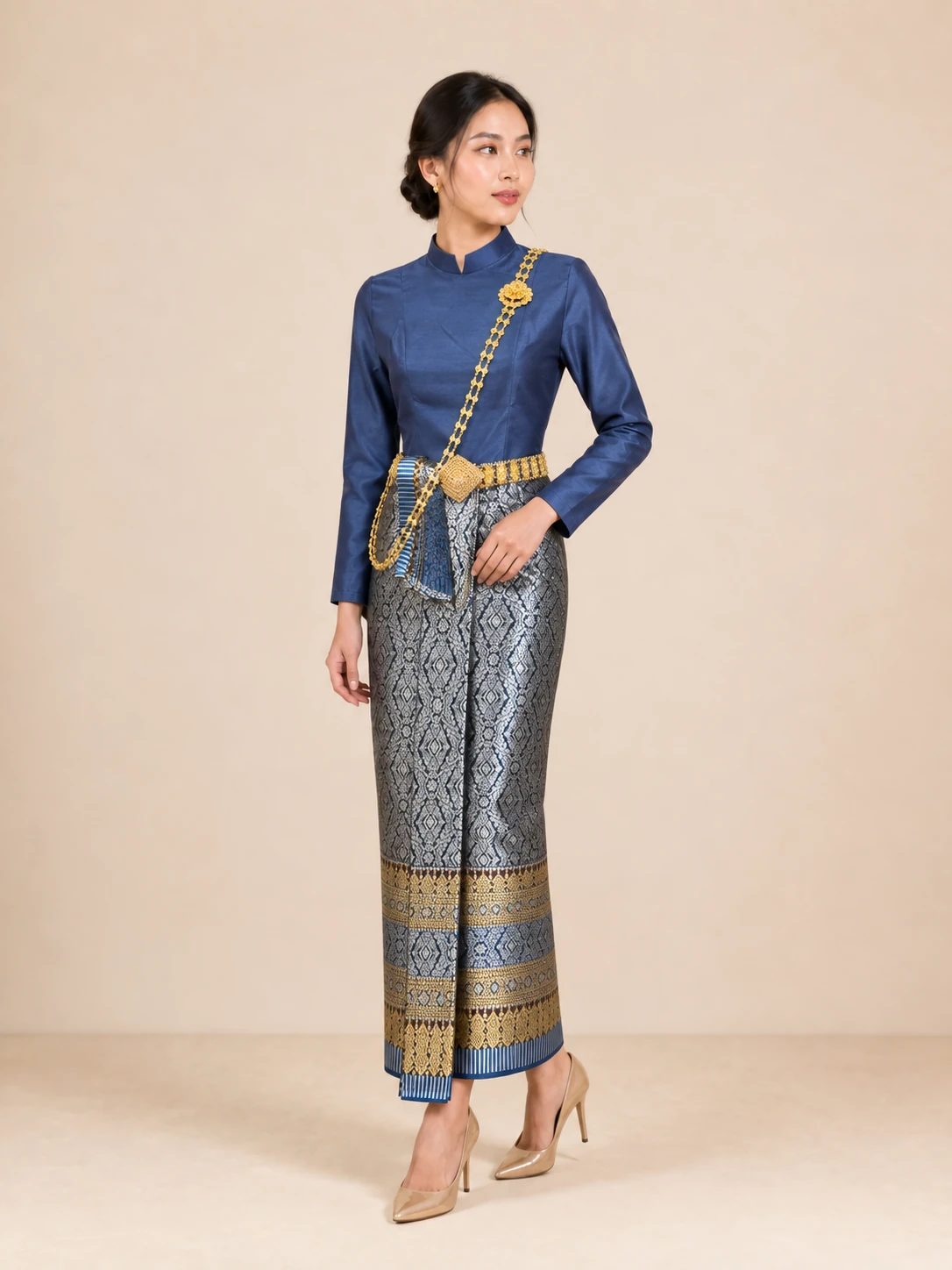 The Narisara Thai Boromphiman Blouse & Pha Sin Set