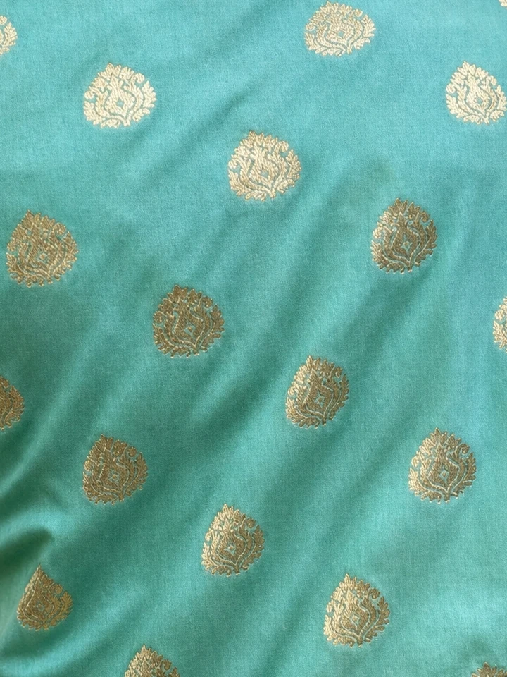 Green Pattern 2 fabric and pattern detail of the Chomchan Thai sabai