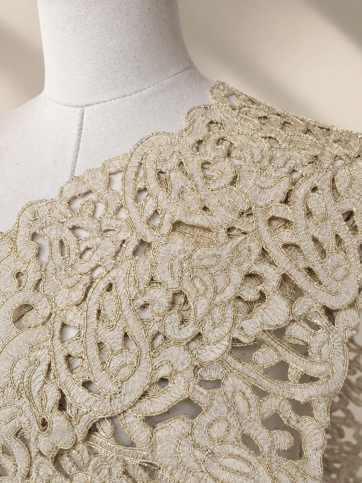 Pimchan gold openwork Thai sabai, embroidery detail view