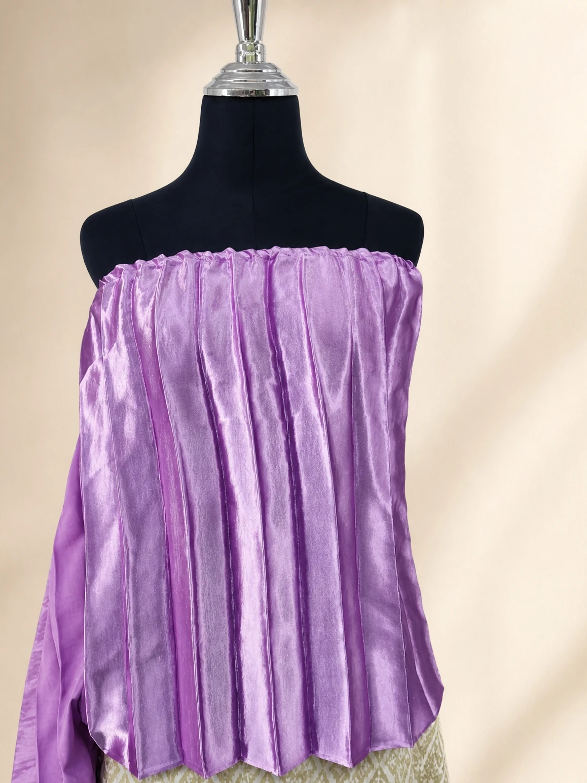 Purple pleated Thai sabai, elastic-front view
